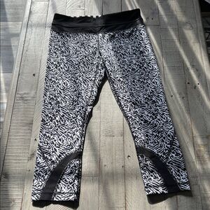 lululemon athletica Women’s  Black and White Patterned Leggings